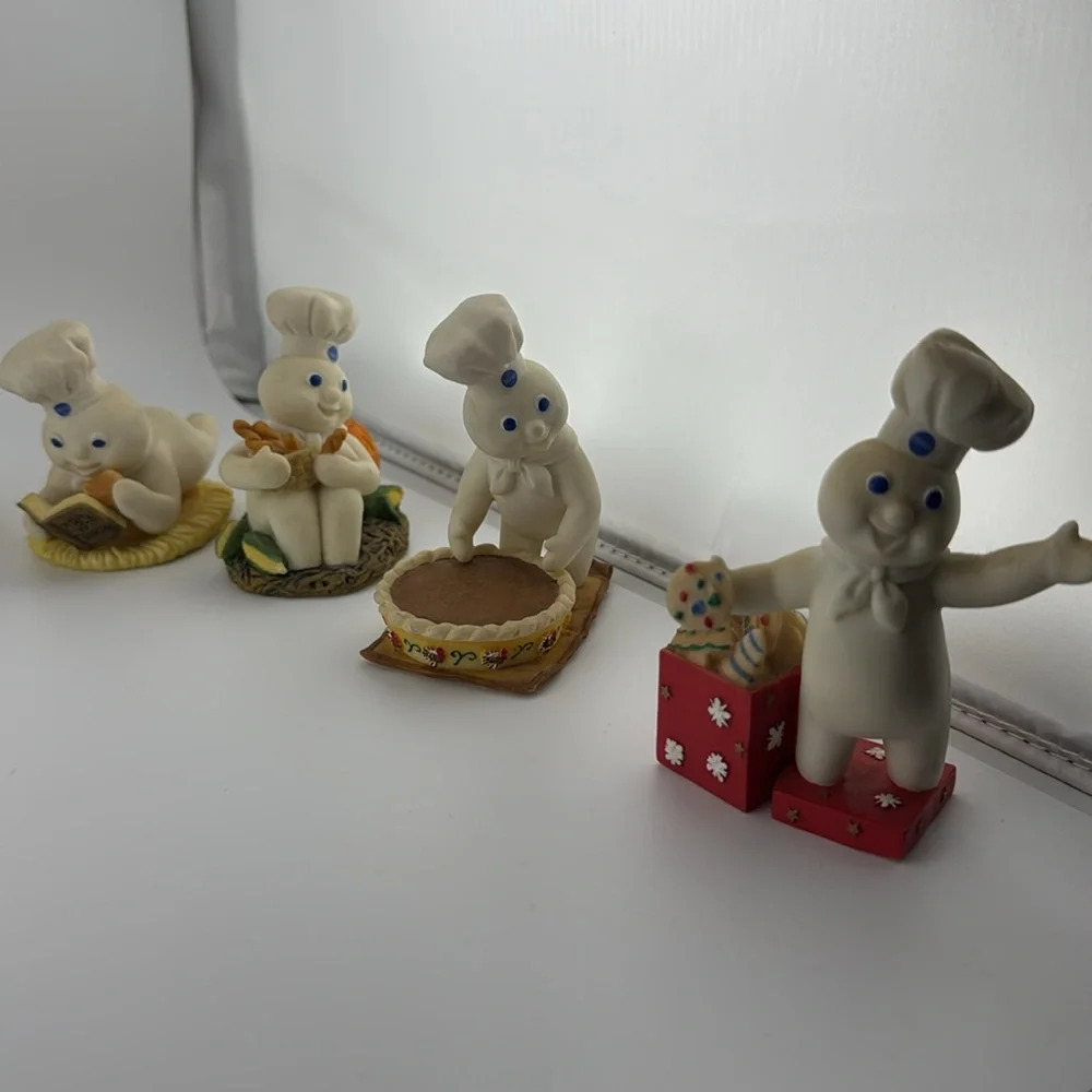 VTG The Pillsbury Doughboy Danbury Mint Ceramic Figurines Jan-Dec 1997 Bundle - Picture 9 of 16